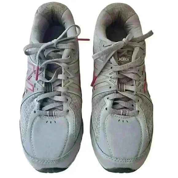 New Balance Women’s 847v2 Running Shoe Size 7.5 - Picture 1 of 10